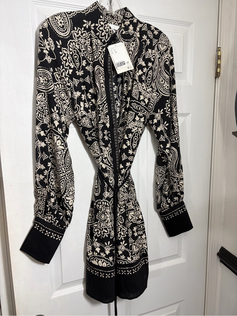 H&M Black and Cream Paisley Tie-Waist Long Sleeve Dress